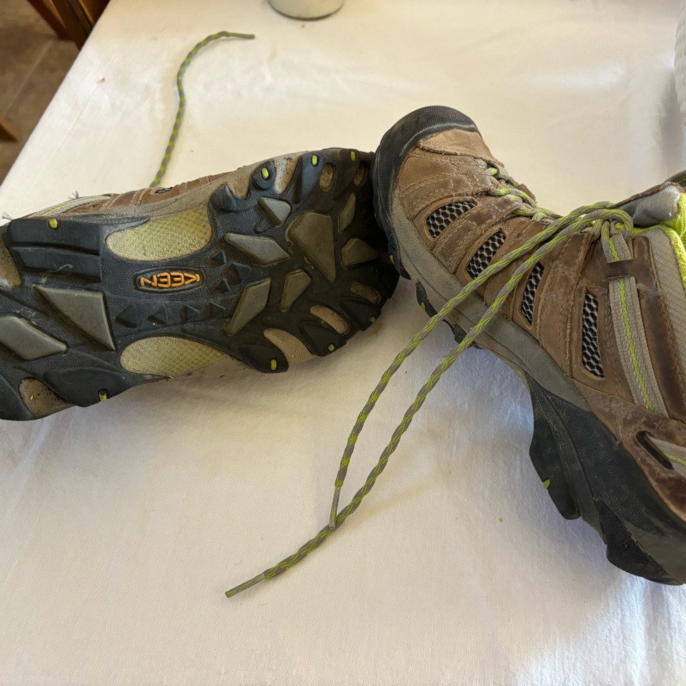women’s hiking shoes keen brand